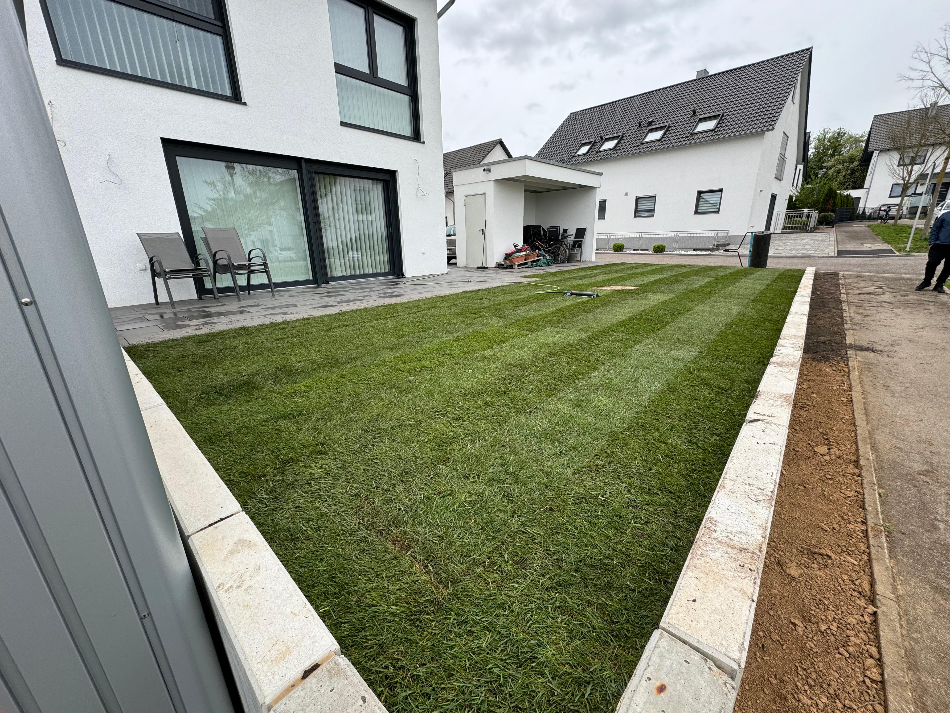 Rollrasen Gartenneuanlage
